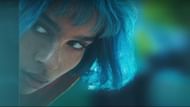 Zoë Kravitz plays Angela Childs, a tech worker living with anxiety and agoraphobia (Image via Hulu)